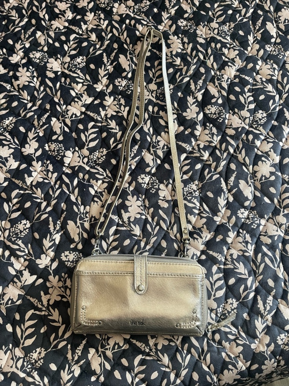 The Sak Silver Metallic Crossbody Wallet Purse